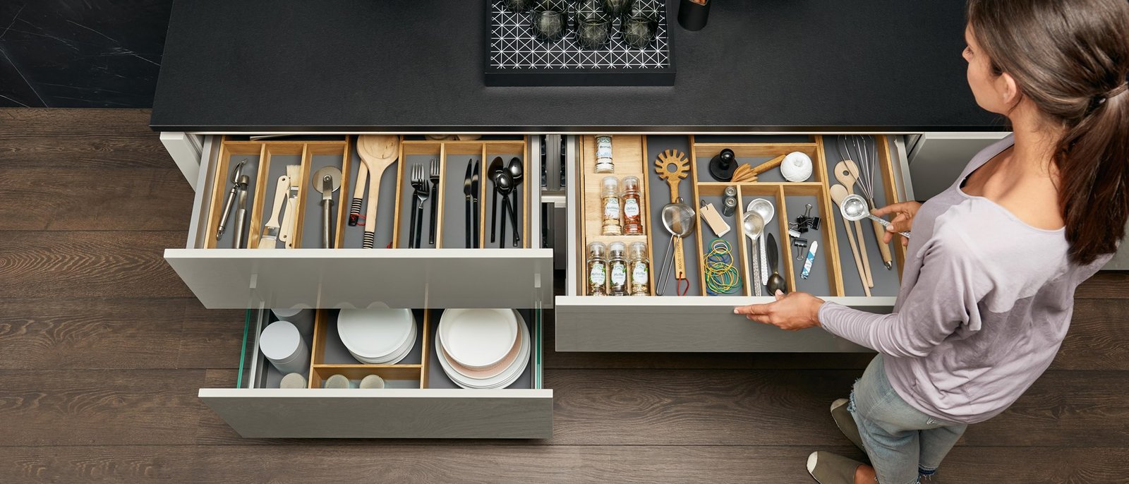 Cómo organizar los armarios de cocina?